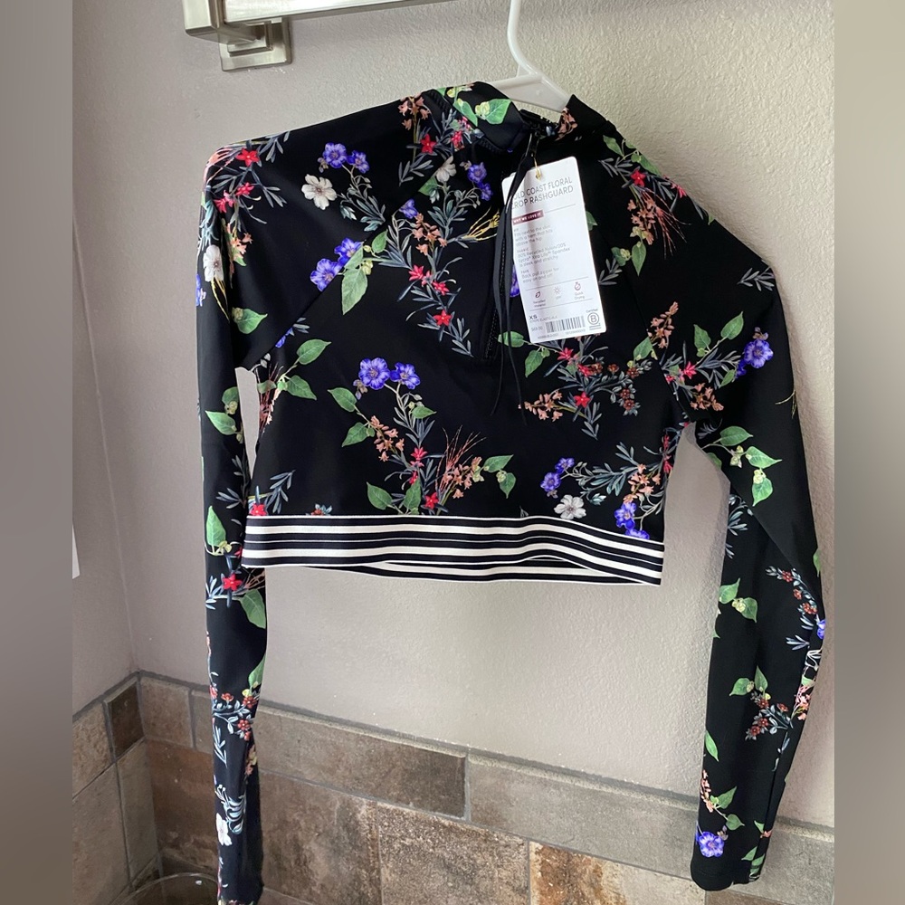 Athleta womens rashguard